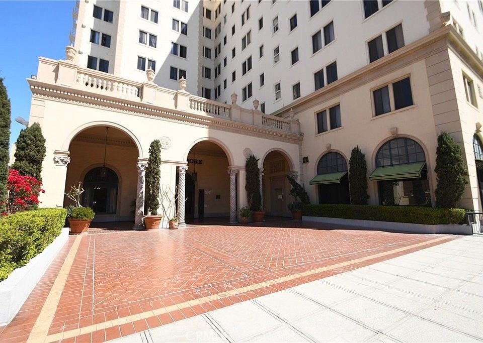 315 West 3rd Street, Unit 305 Long Beach, CA 90802 - Photo 18 of 19 a view of a building with many windows