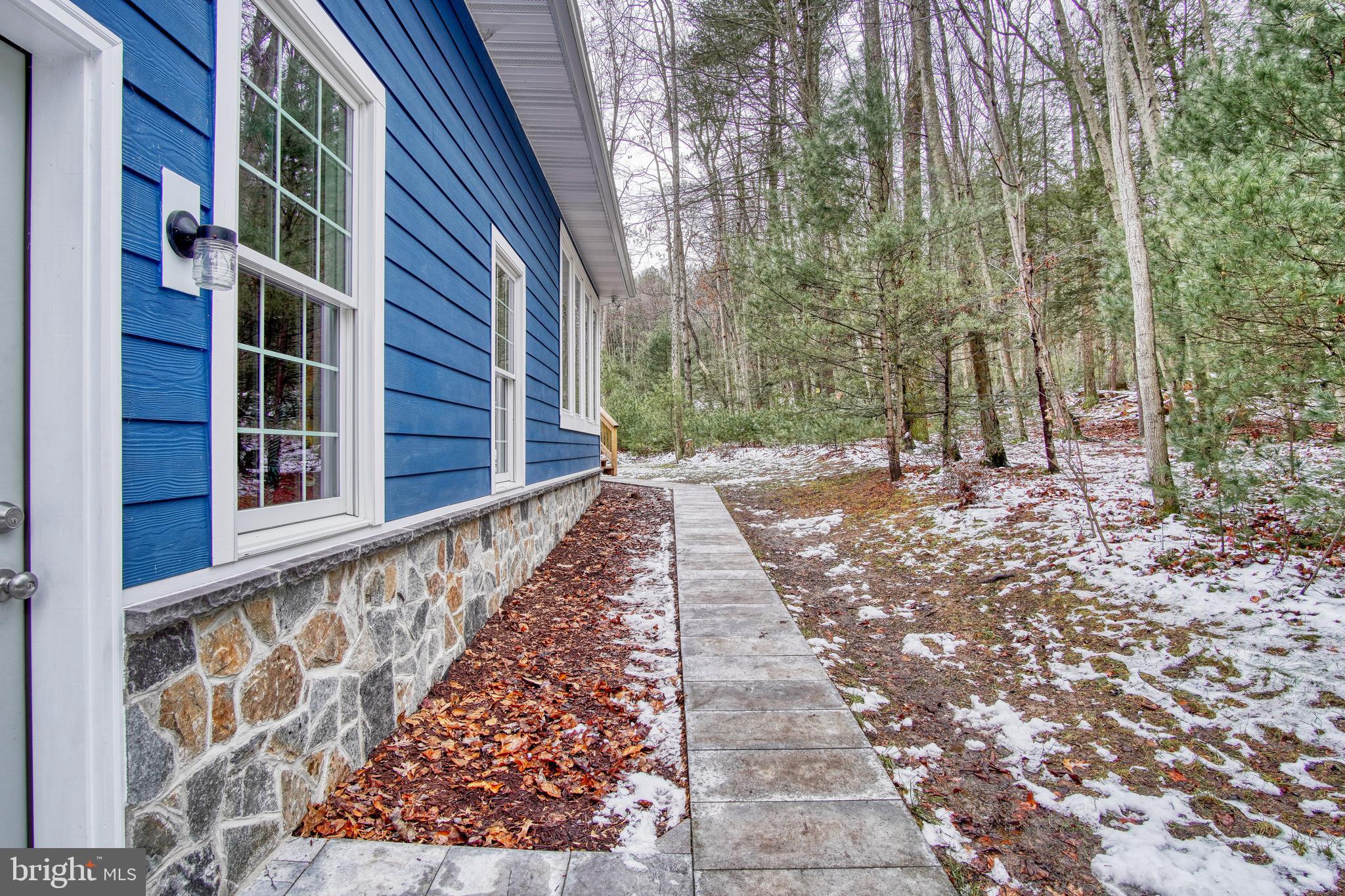 401 Orchard Road Orrtanna, PA 17353 - Photo 42 of 54 walkway to back deck