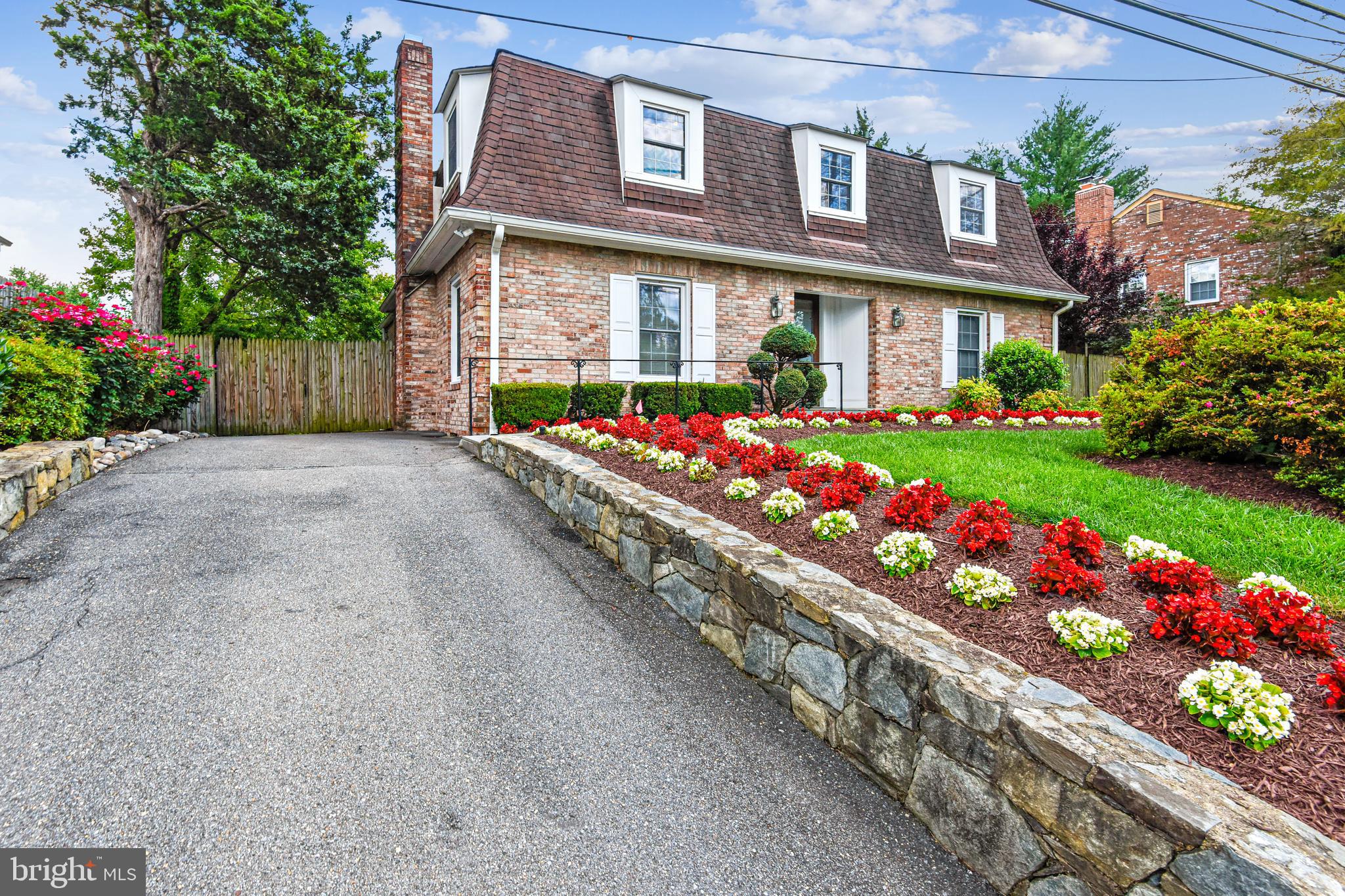 11911 Seven Locks Road Potomac, MD 20854 - Photo 2 of 57 Beautiful and inviting arrival.
