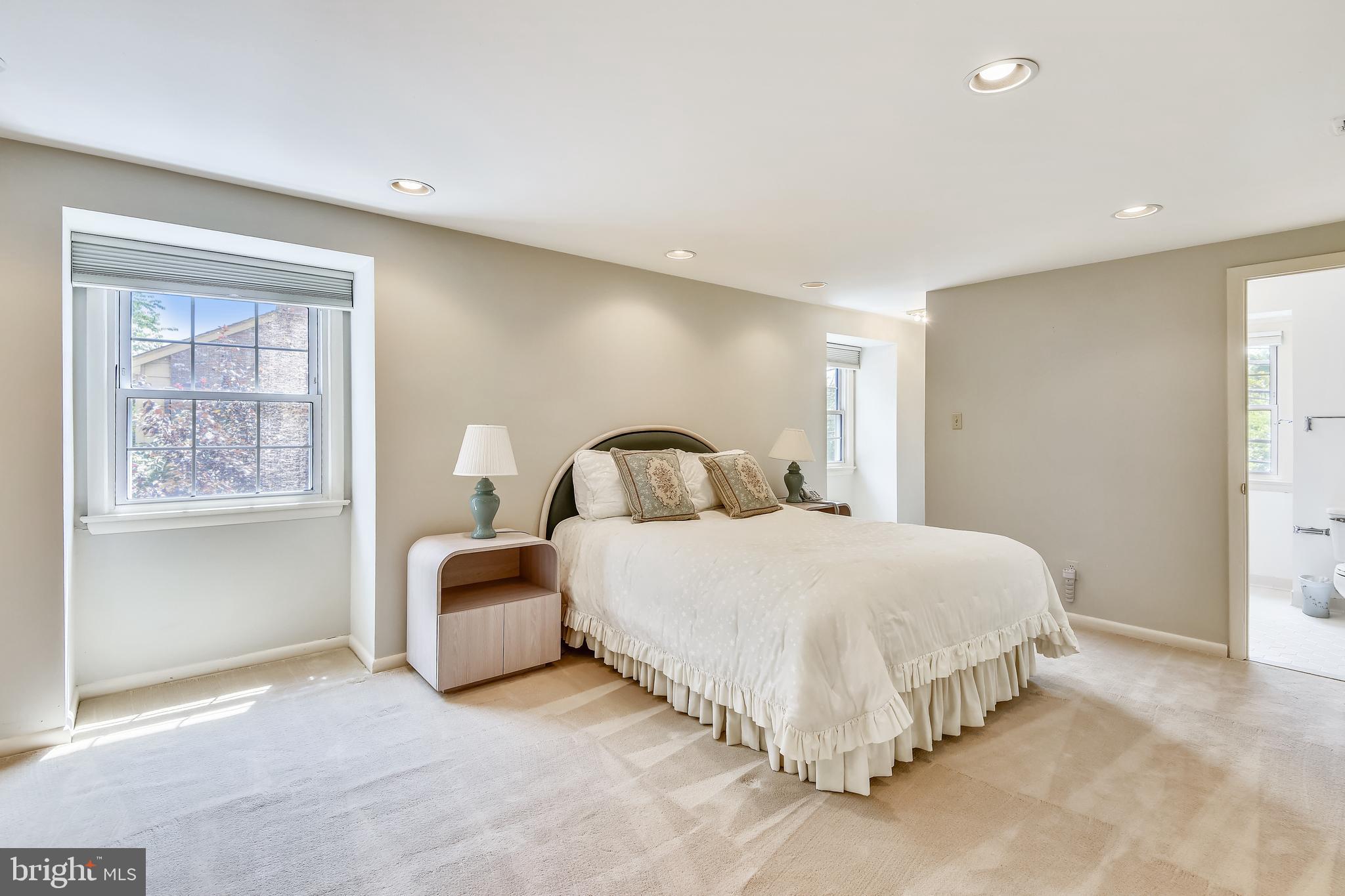 11911 Seven Locks Road Potomac, MD 20854 - Photo 24 of 57 Secondary master suite with private bathroom