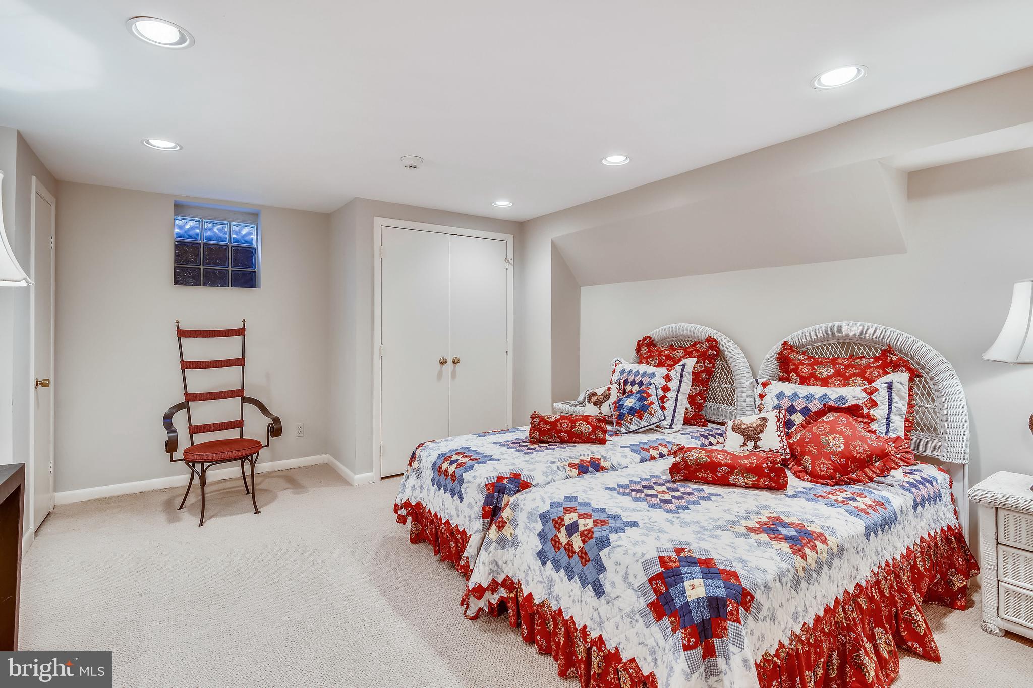 11911 Seven Locks Road Potomac, MD 20854 - Photo 44 of 57 Den 2