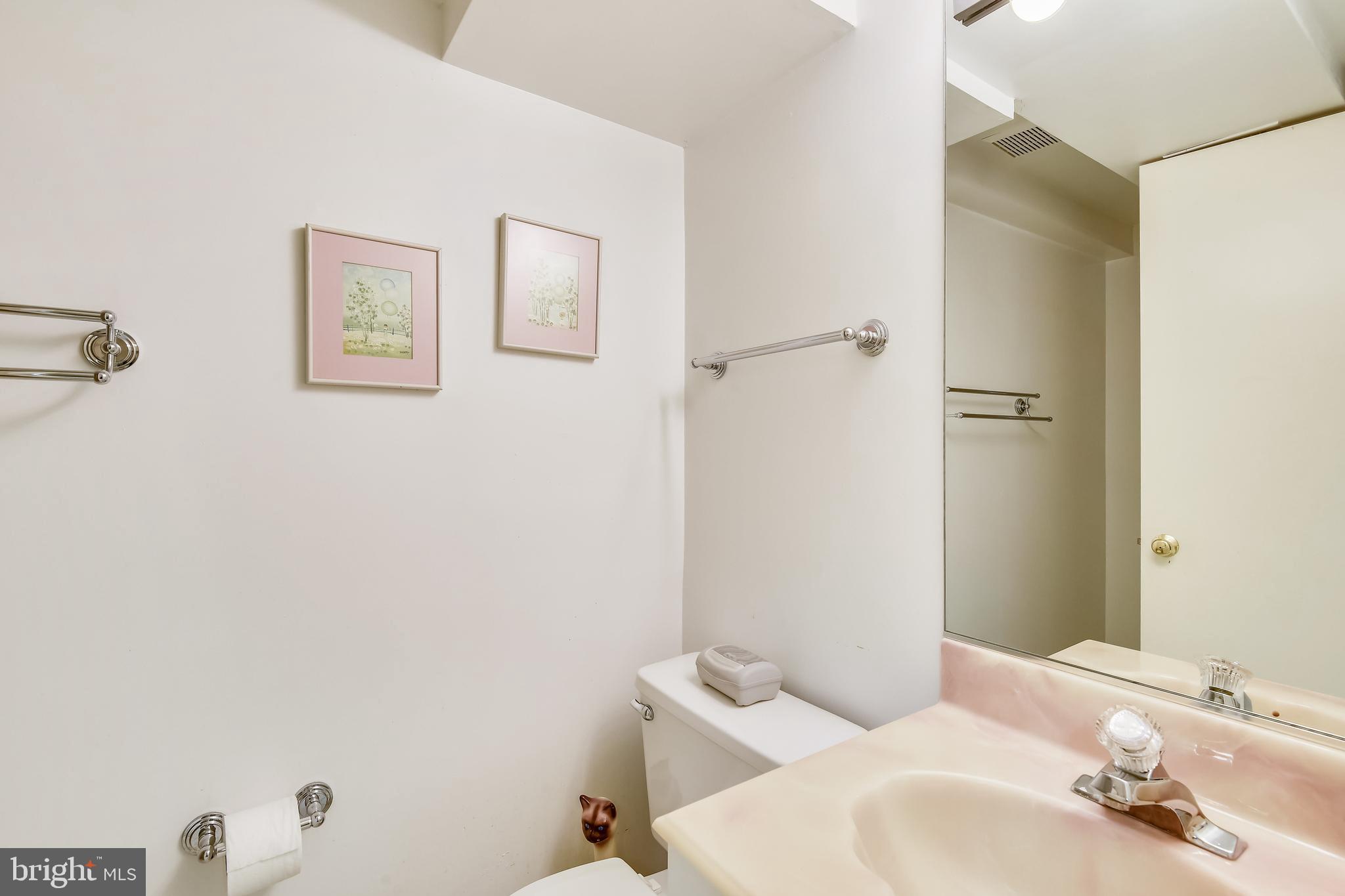 11911 Seven Locks Road Potomac, MD 20854 - Photo 47 of 57 Full bath!