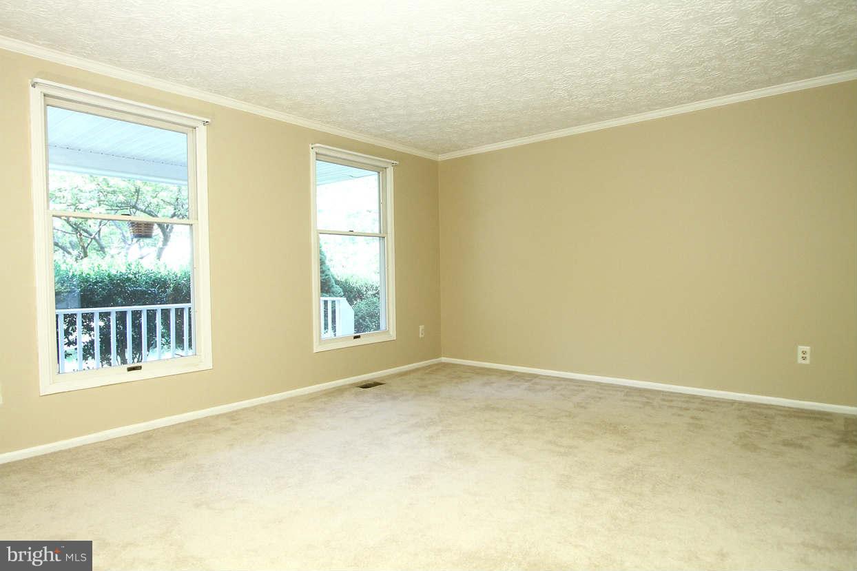 7755 Tara Heights Place Springfield, VA 22153 - Photo 3 of 30 Living Room
