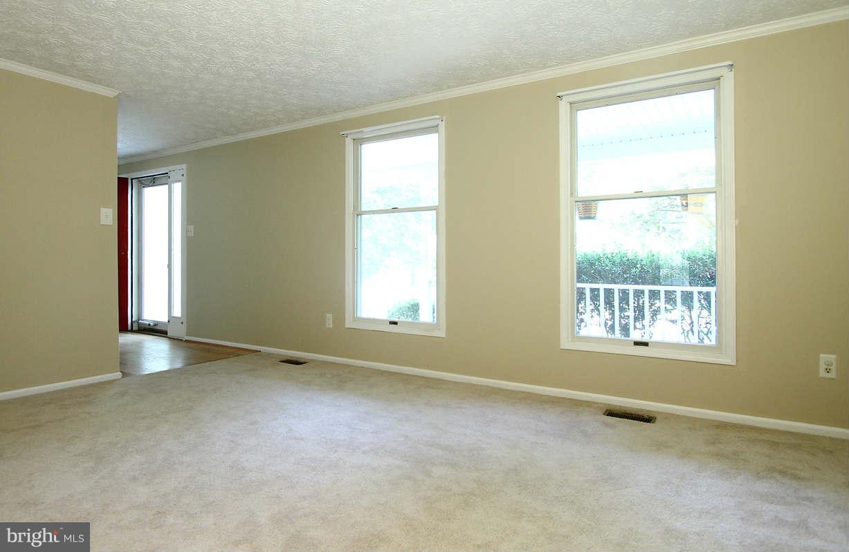 7755 Tara Heights Place Springfield, VA 22153 - Photo 5 of 30 Living Room