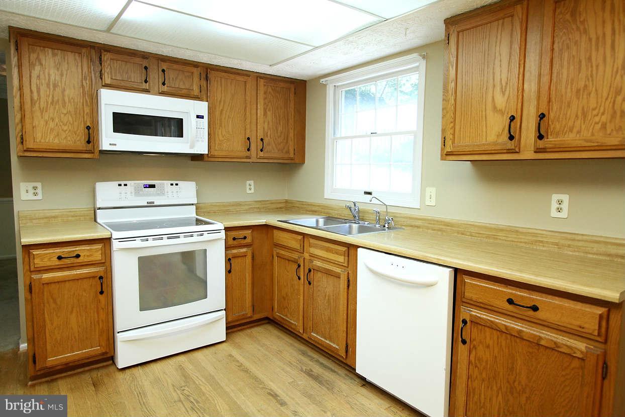 7755 Tara Heights Place Springfield, VA 22153 - Photo 8 of 30 Kitchen
