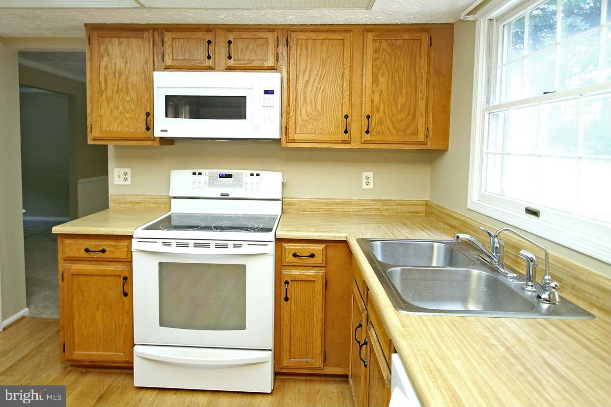 7755 Tara Heights Place Springfield, VA 22153 - Photo 9 of 30 Kitchen