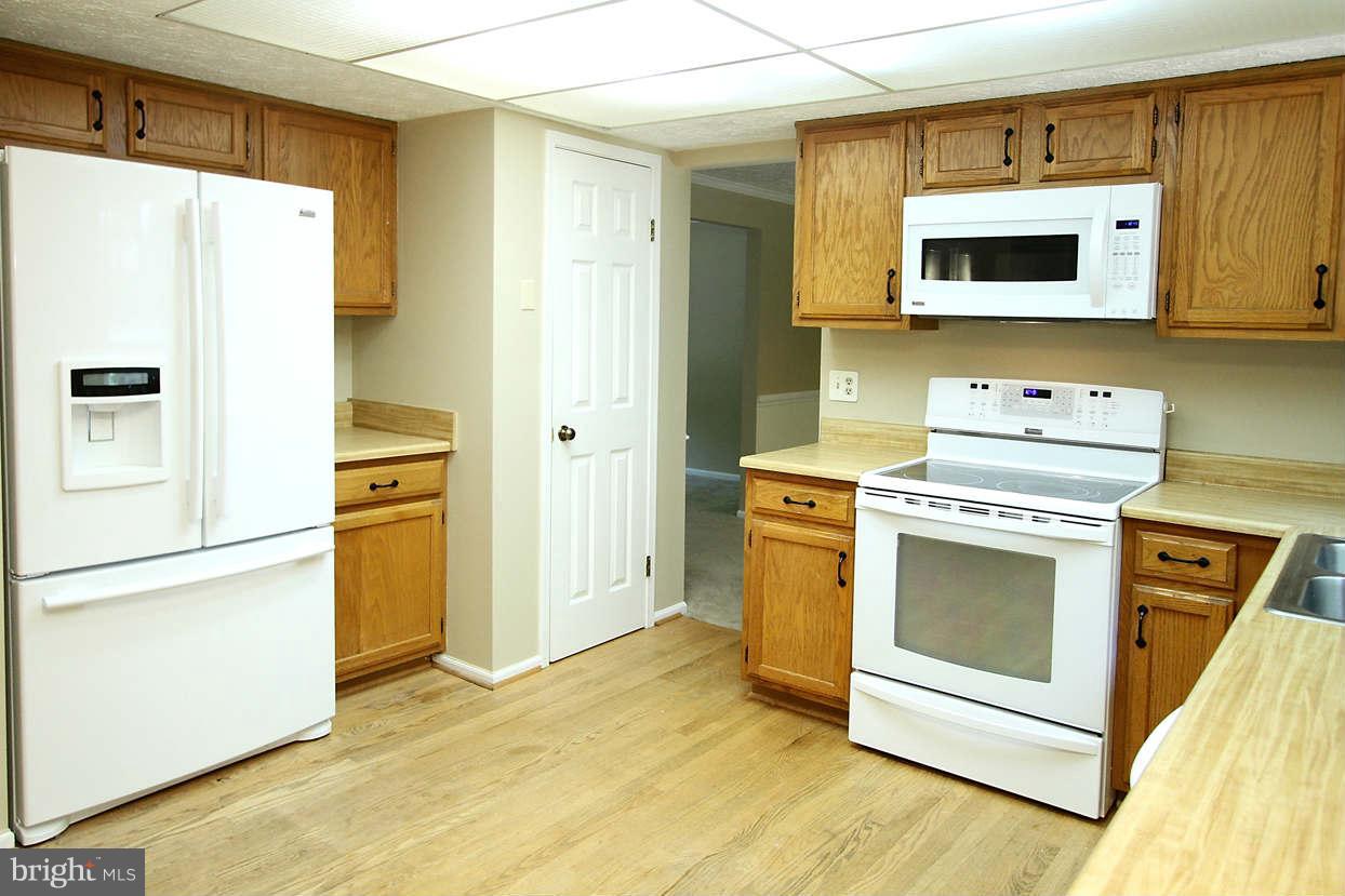 7755 Tara Heights Place Springfield, VA 22153 - Photo 10 of 30 Kitchen