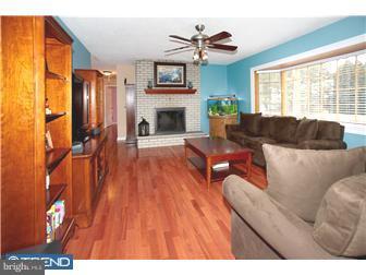 285 Meadowbrook Road Robbinsville, NJ 08691 - Photo 4 of 12 Family Room