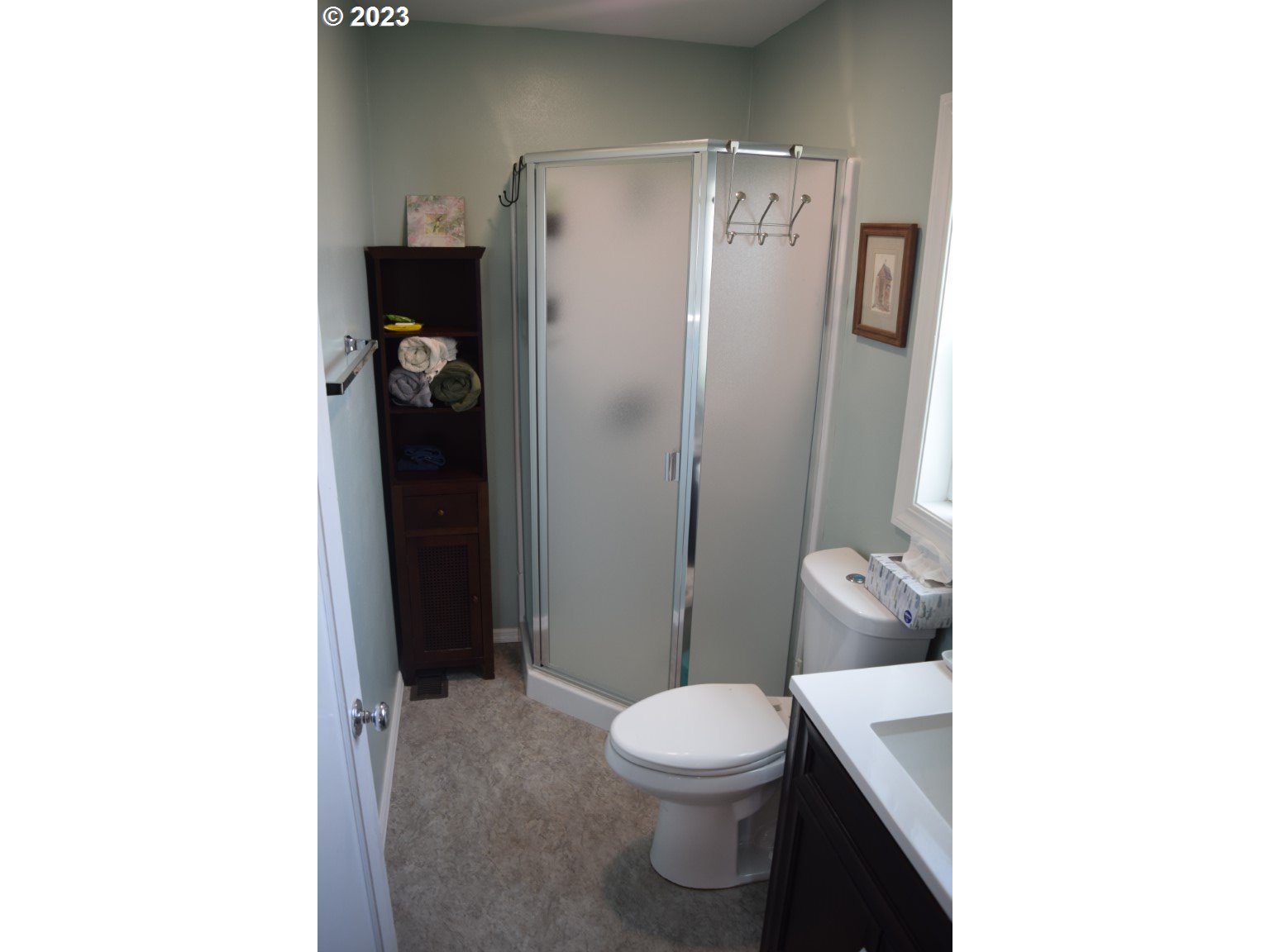 327 West Main Street Athena, OR 97813 - Photo 14 of 48 a bathroom with a toilet and a shower