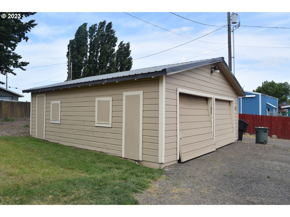 327 West Main Street Athena, OR 97813 - Photo 29 of 48 a view of a backyard