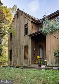 a view of a house with backyard and porch
