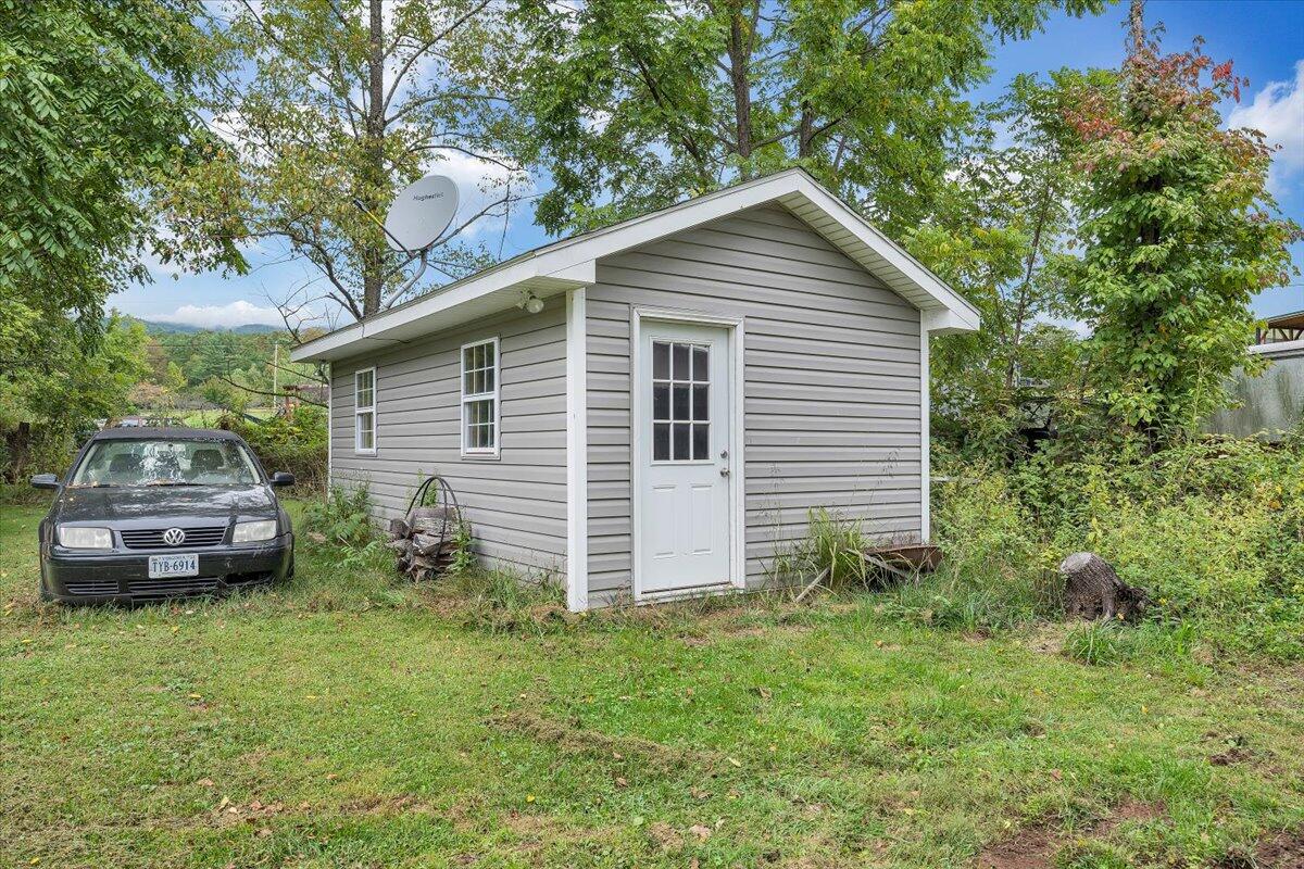 5873 Hall Road Catawba, VA 24070 - Photo 23 of 27 24-MIB00197