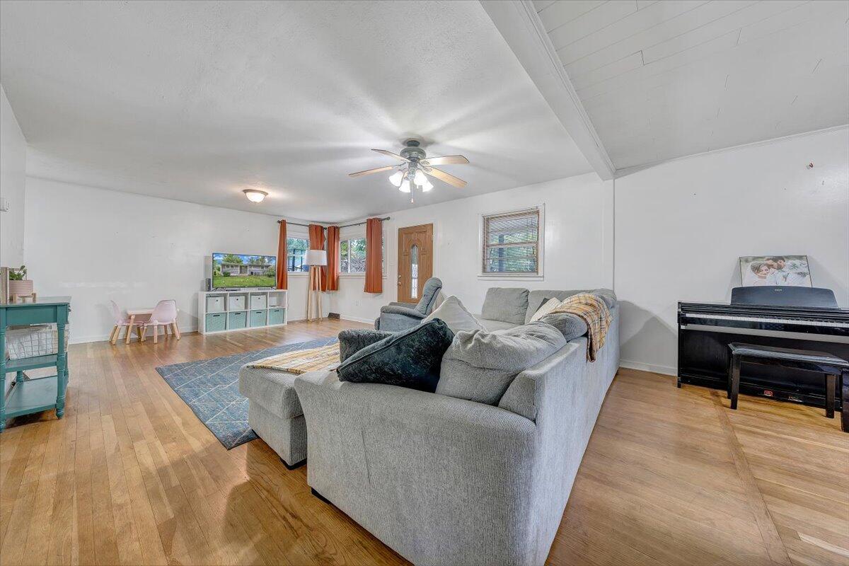 5873 Hall Road Catawba, VA 24070 - Photo 4 of 27 04-MIB00134