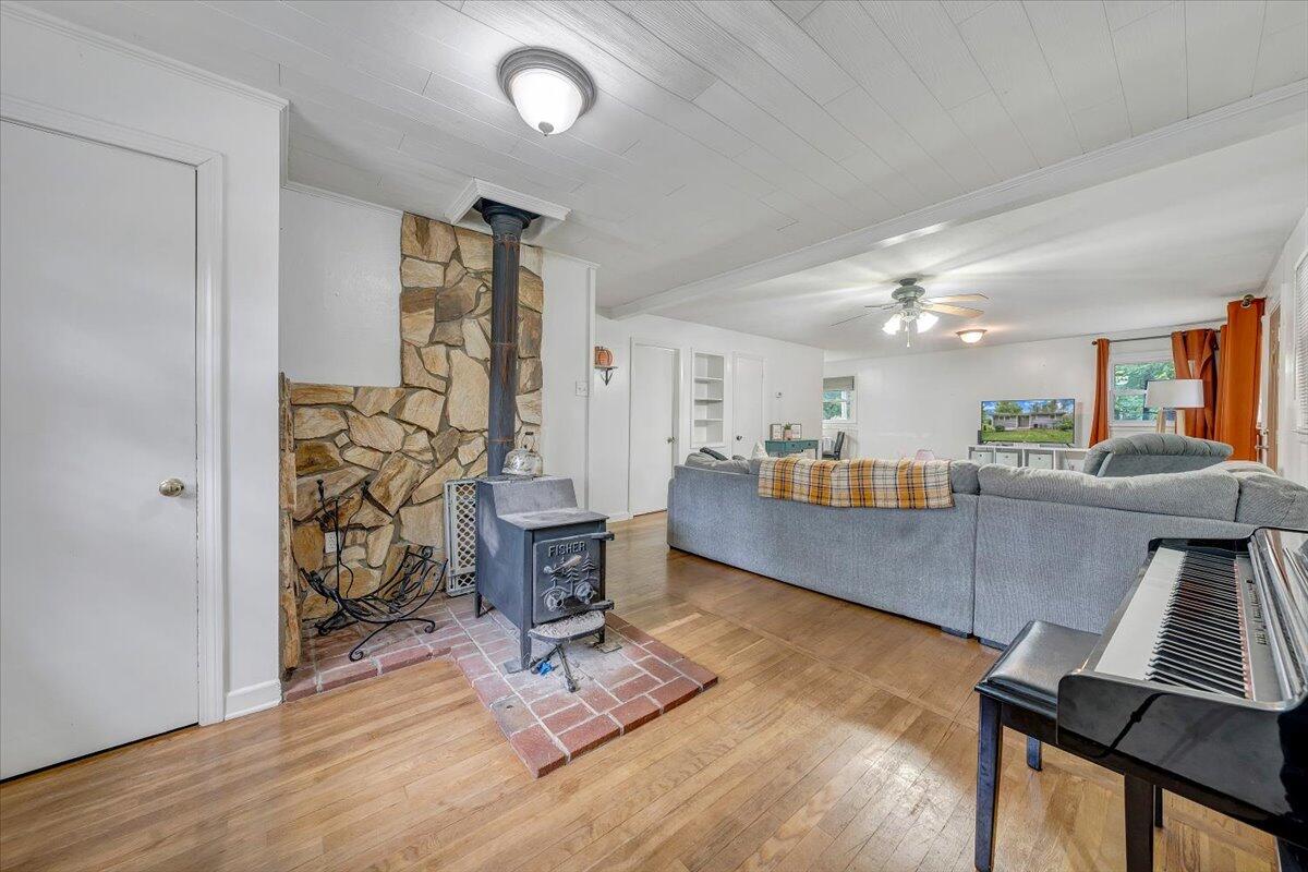 5873 Hall Road Catawba, VA 24070 - Photo 5 of 27 05-MIB00137