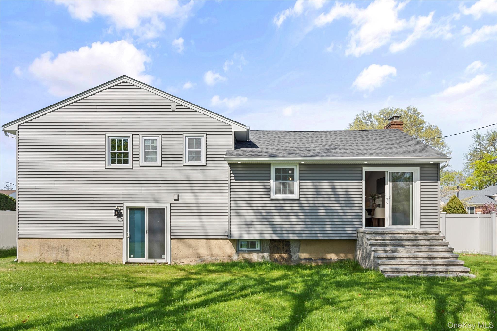 16 Eleanor Road Plainview, NY 11803 - Photo 24 of 28