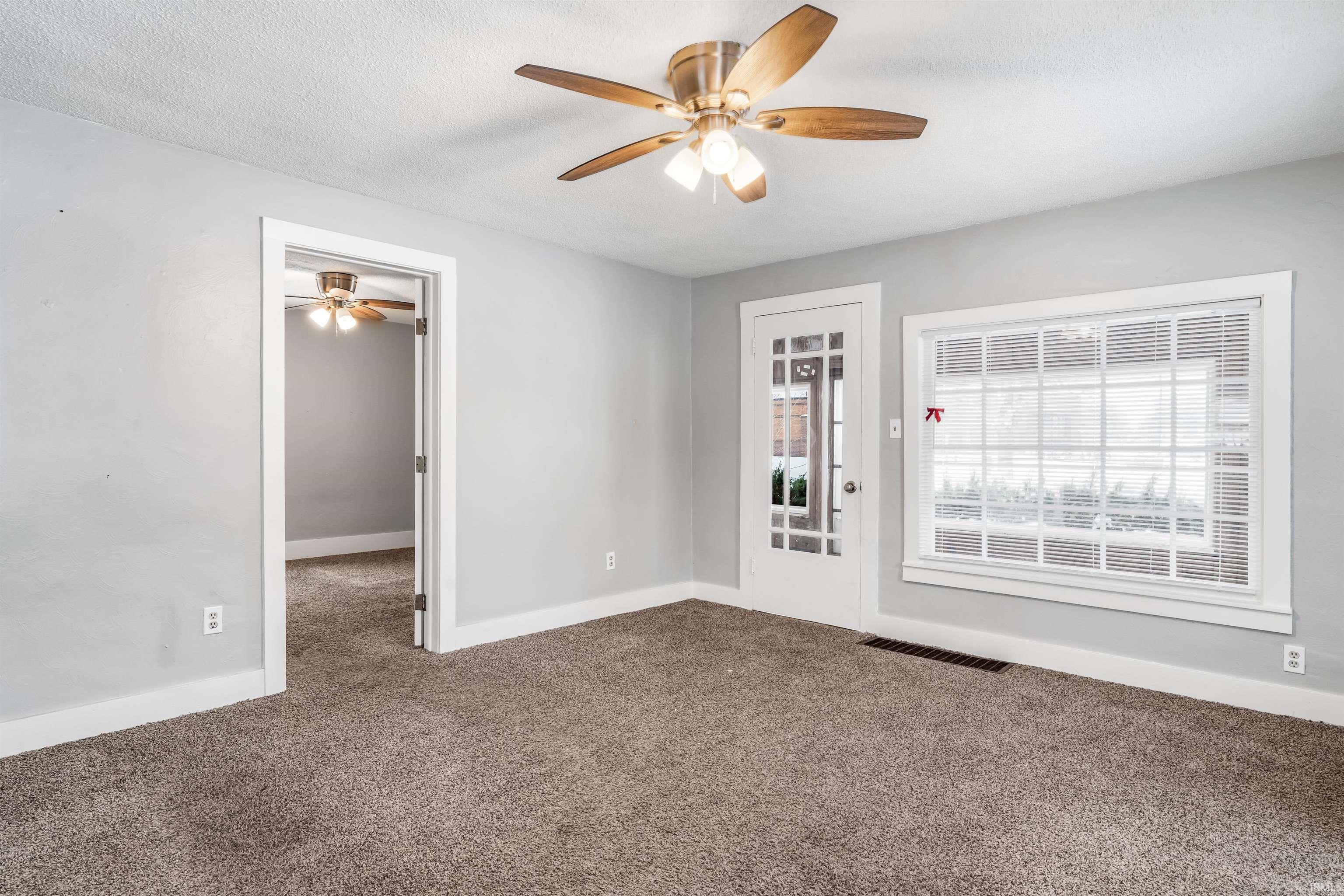 558 North Riley Street Kendallville, IN 46755 - Photo 3 of 29