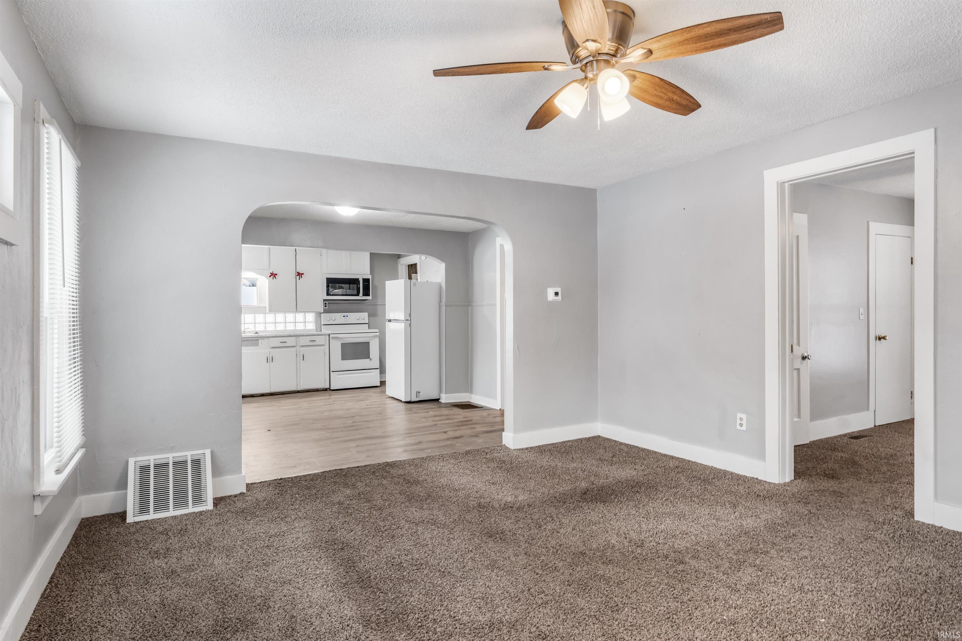 558 North Riley Street Kendallville, IN 46755 - Photo 4 of 29