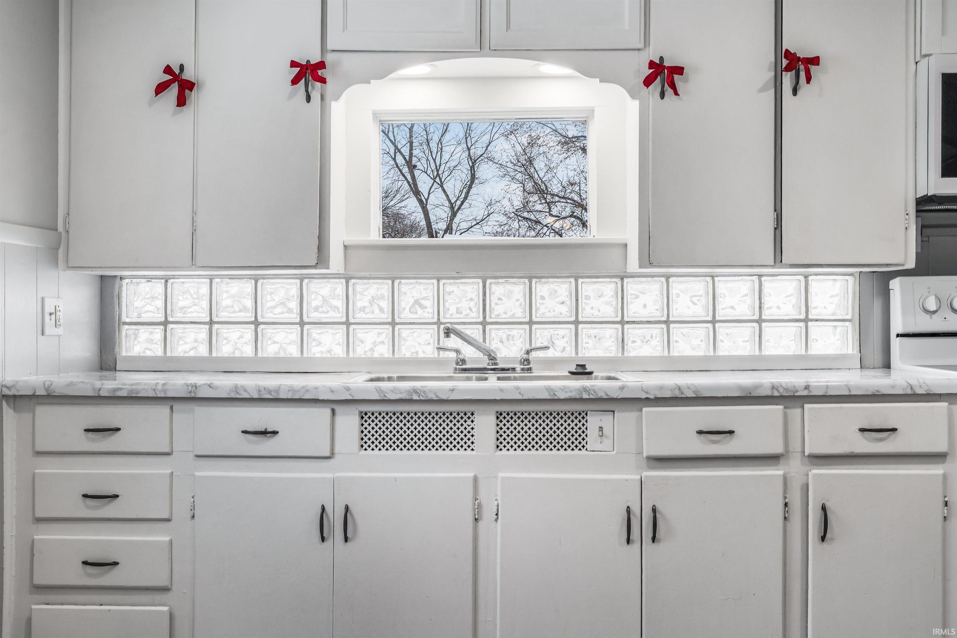 558 North Riley Street Kendallville, IN 46755 - Photo 7 of 29