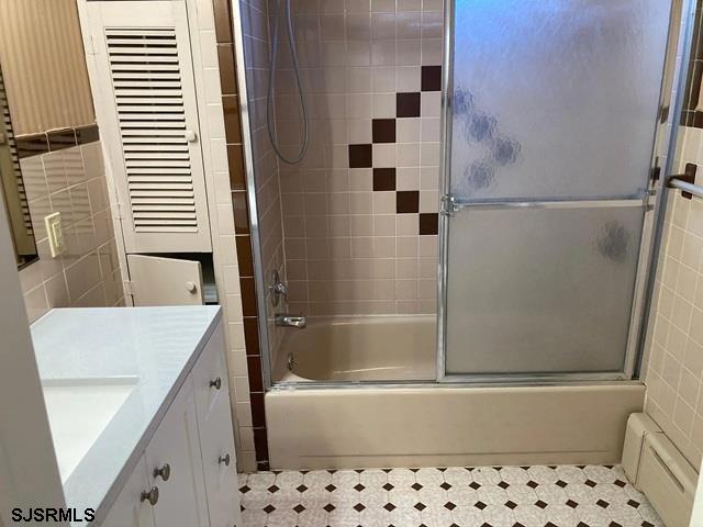 432 Wisteria Road Atlantic City, NJ 08401 - Photo 13 of 22 a bathroom with a bathtub and shower