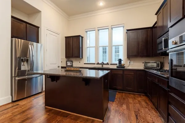 $3,200 | 2010 Beall Street, Houston, TX 77008