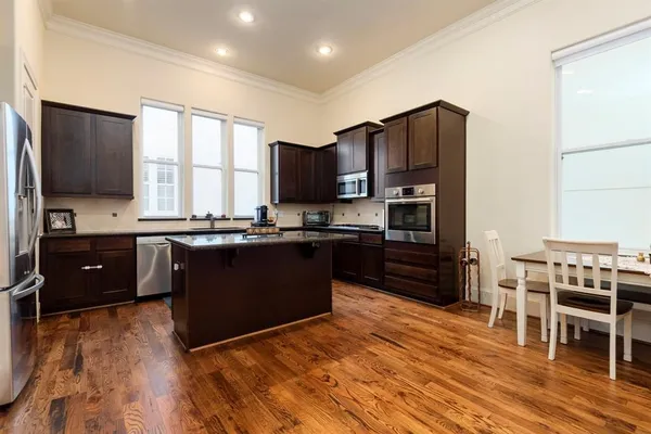 $3,200 | 2010 Beall Street, Houston, TX 77008
