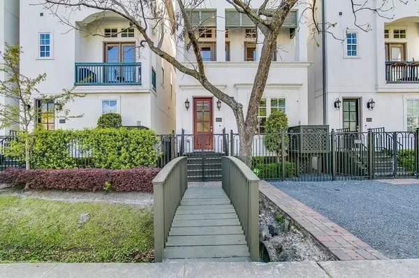 $3,200 | 2010 Beall Street, Houston, TX 77008