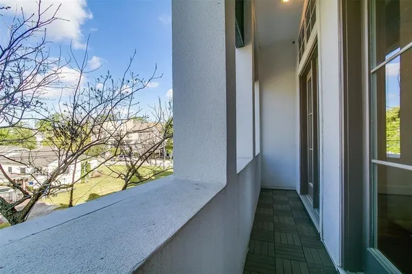 $3,200 | 2010 Beall Street, Houston, TX 77008