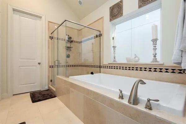 $3,200 | 2010 Beall Street, Houston, TX 77008