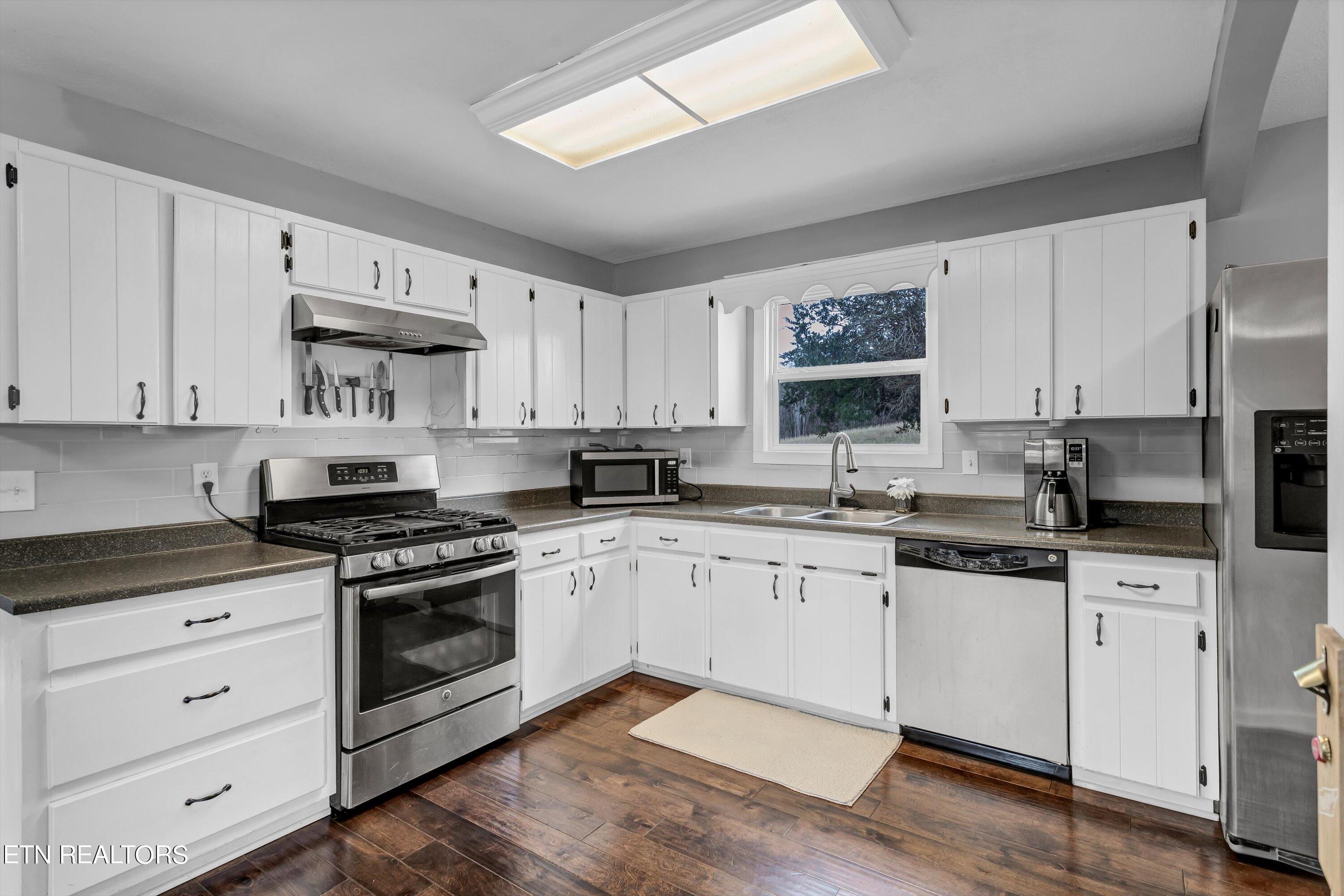 2275 Bishop Road Loudon, TN 37774 - Photo 3 of 13 Kitchen
