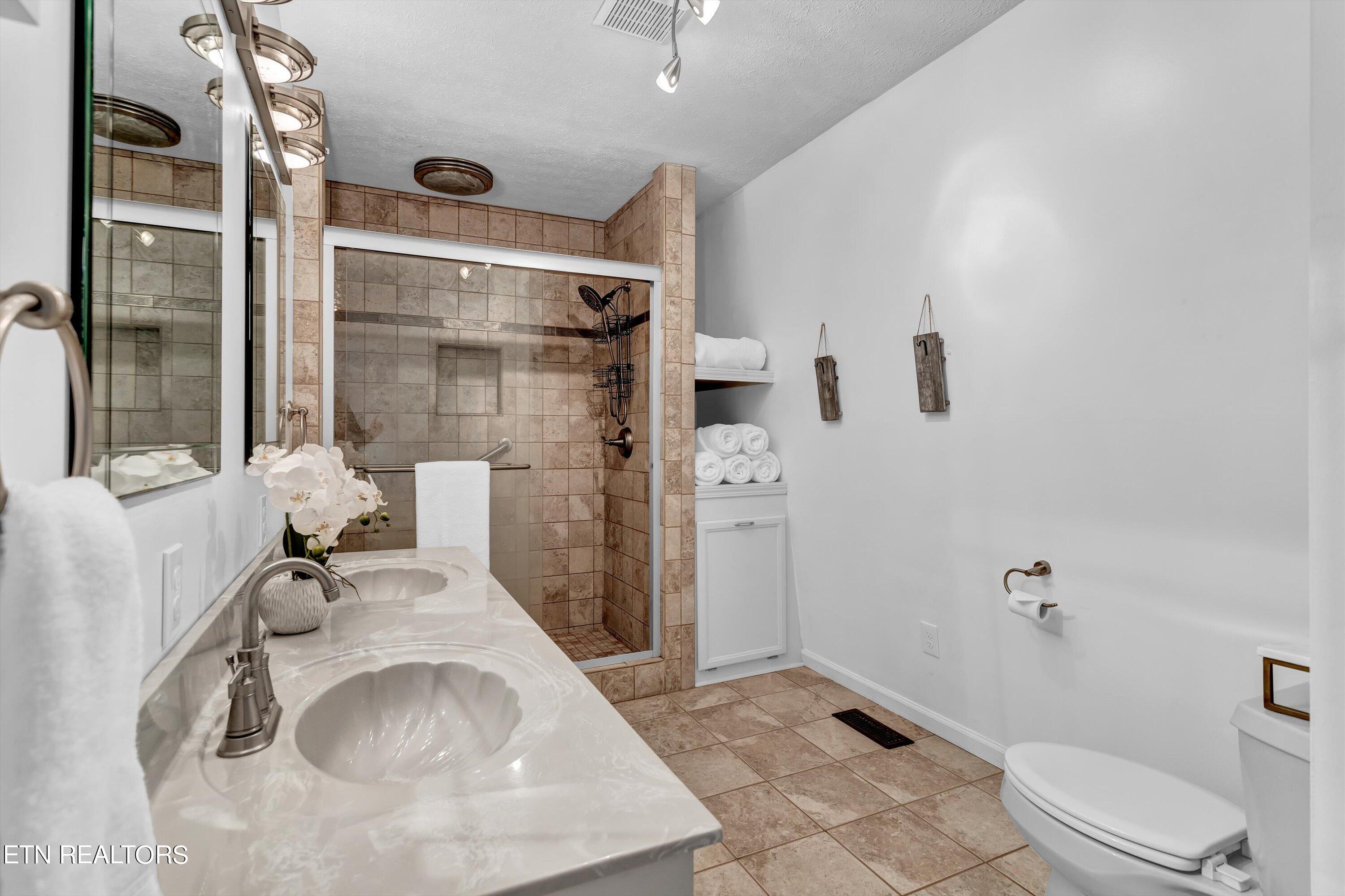 2275 Bishop Road Loudon, TN 37774 - Photo 7 of 13 Primary En-Suite