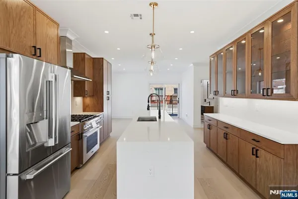 $6,900 | 211 East Harriet Avenue, Unit A, Palisades Park, NJ 07650