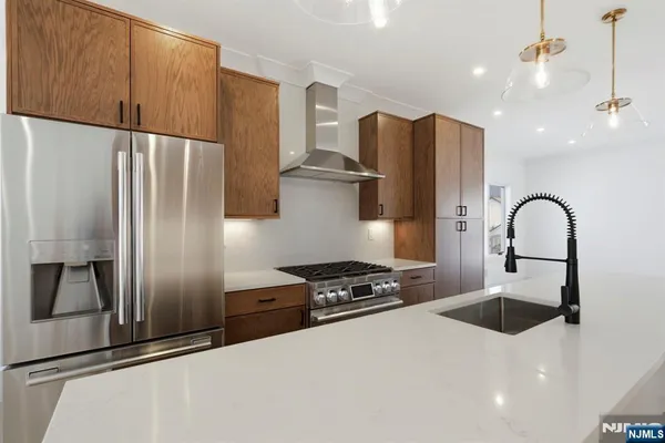 $6,900 | 211 East Harriet Avenue, Unit A, Palisades Park, NJ 07650