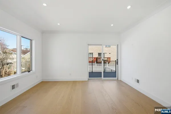 $6,900 | 211 East Harriet Avenue, Unit A, Palisades Park, NJ 07650