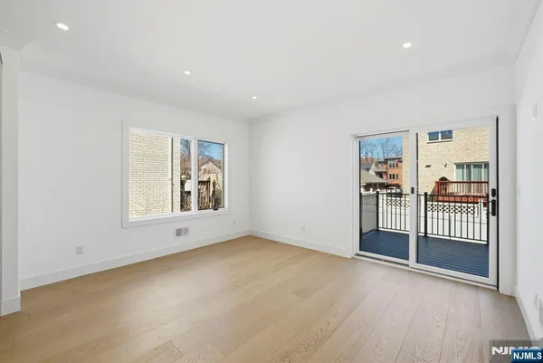 $6,900 | 211 East Harriet Avenue, Unit A, Palisades Park, NJ 07650