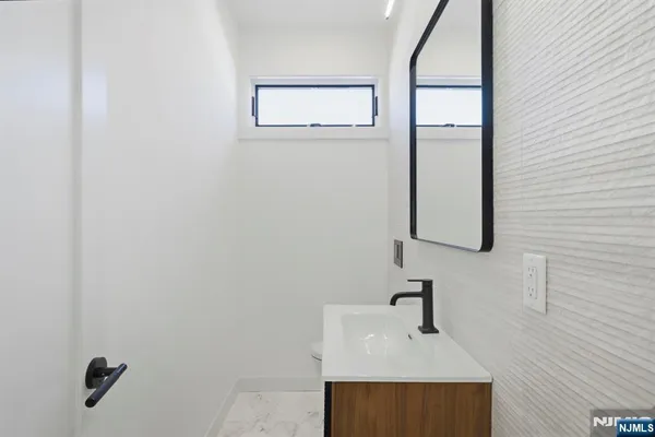 $6,900 | 211 East Harriet Avenue, Unit A, Palisades Park, NJ 07650