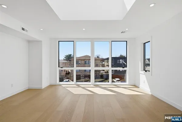 $6,900 | 211 East Harriet Avenue, Unit A, Palisades Park, NJ 07650