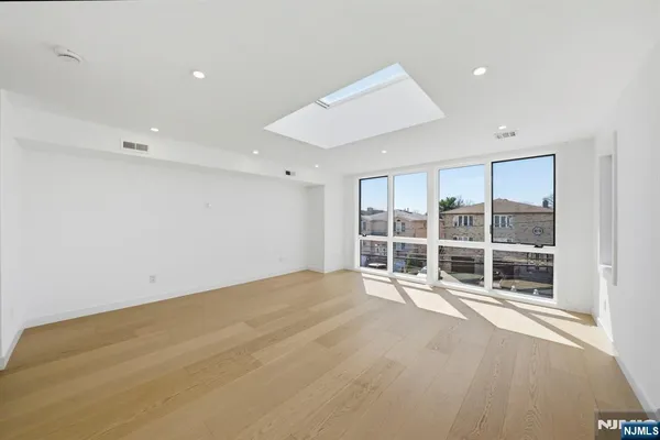 $6,900 | 211 East Harriet Avenue, Unit A, Palisades Park, NJ 07650