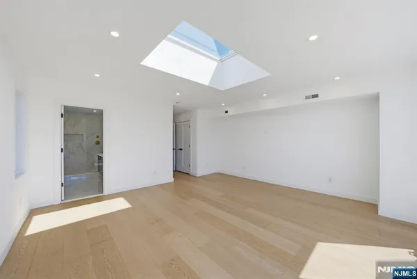 $6,900 | 211 East Harriet Avenue, Unit A, Palisades Park, NJ 07650