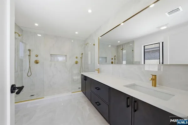 $6,900 | 211 East Harriet Avenue, Unit A, Palisades Park, NJ 07650