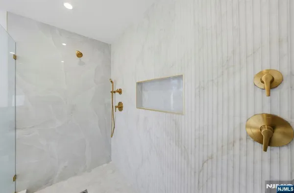 $6,900 | 211 East Harriet Avenue, Unit A, Palisades Park, NJ 07650