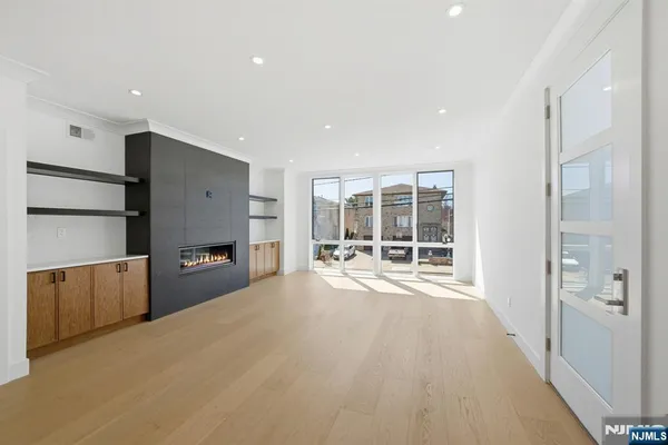 $6,900 | 211 East Harriet Avenue, Unit A, Palisades Park, NJ 07650