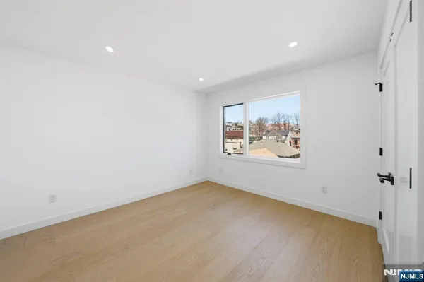 $6,900 | 211 East Harriet Avenue, Unit A, Palisades Park, NJ 07650