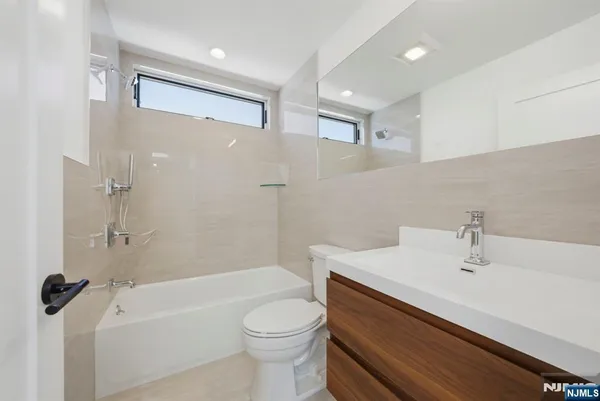 $6,900 | 211 East Harriet Avenue, Unit A, Palisades Park, NJ 07650