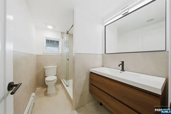 $6,900 | 211 East Harriet Avenue, Unit A, Palisades Park, NJ 07650