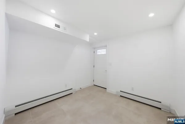 $6,900 | 211 East Harriet Avenue, Unit A, Palisades Park, NJ 07650