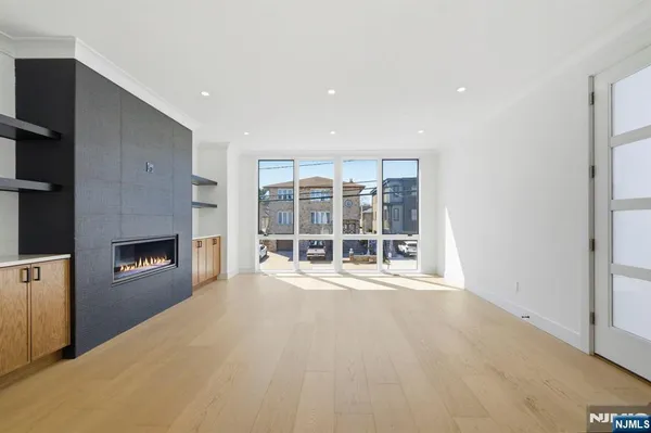 $6,900 | 211 East Harriet Avenue, Unit A, Palisades Park, NJ 07650