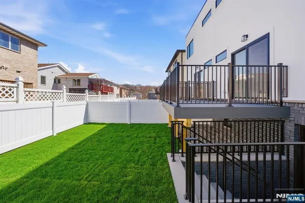 $6,900 | 211 East Harriet Avenue, Unit A, Palisades Park, NJ 07650