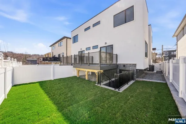 $6,900 | 211 East Harriet Avenue, Unit A, Palisades Park, NJ 07650