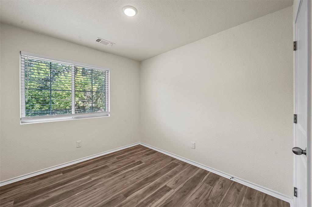 105 Southeast 4th Street, Unit 2 Bonham, TX 75418 - Photo 13 of 23