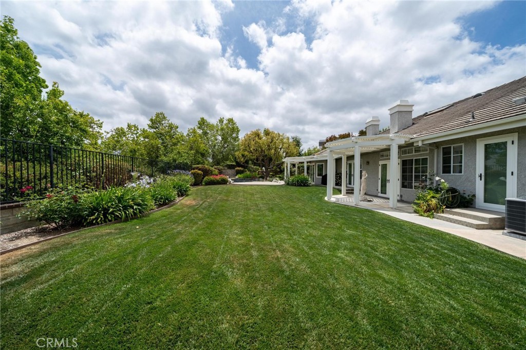 26072 Charing Cross Road Valencia, CA 91355 - Photo 33 of 105
